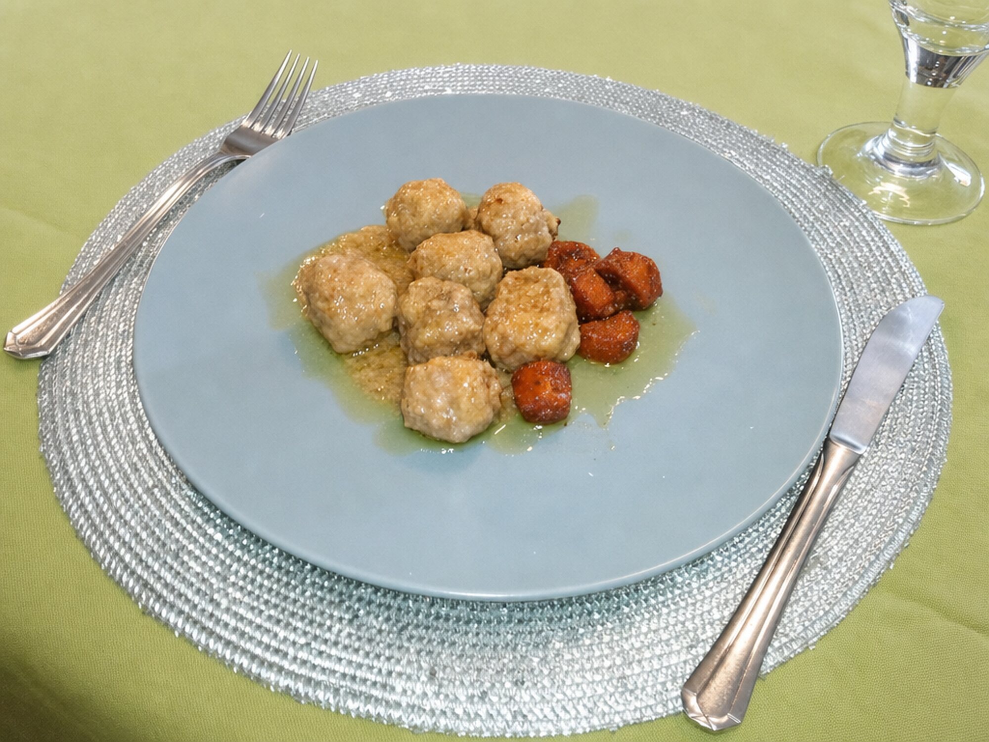Albondigas en Salsa Rubia