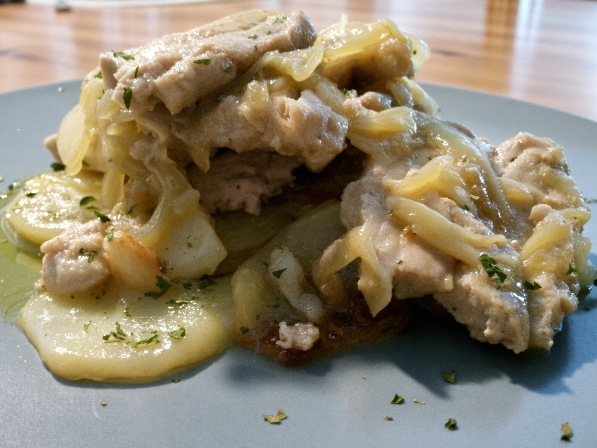 Atún Encebollado