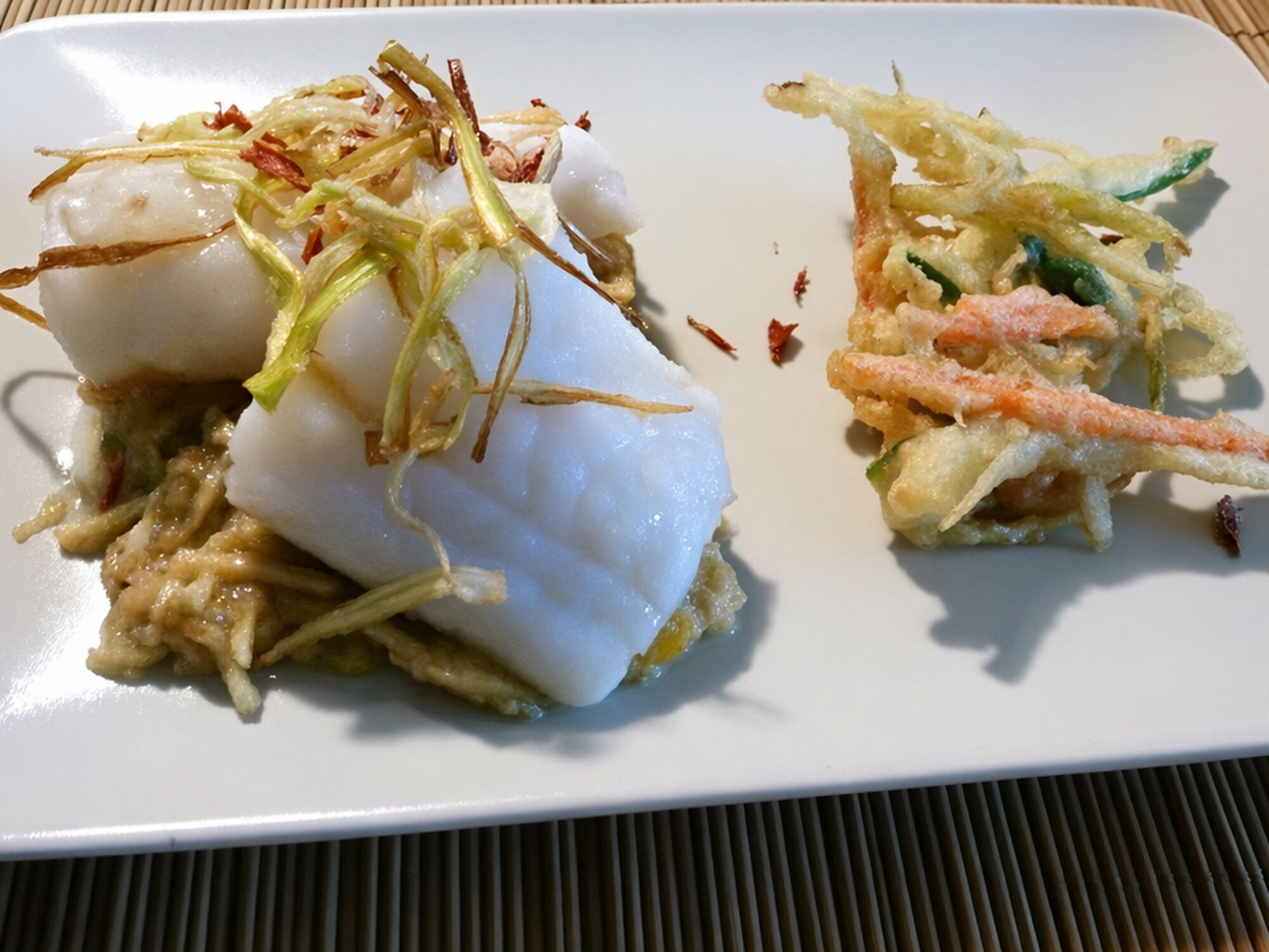 Bacalao al Horno a la Bras con Tempura de Verduras