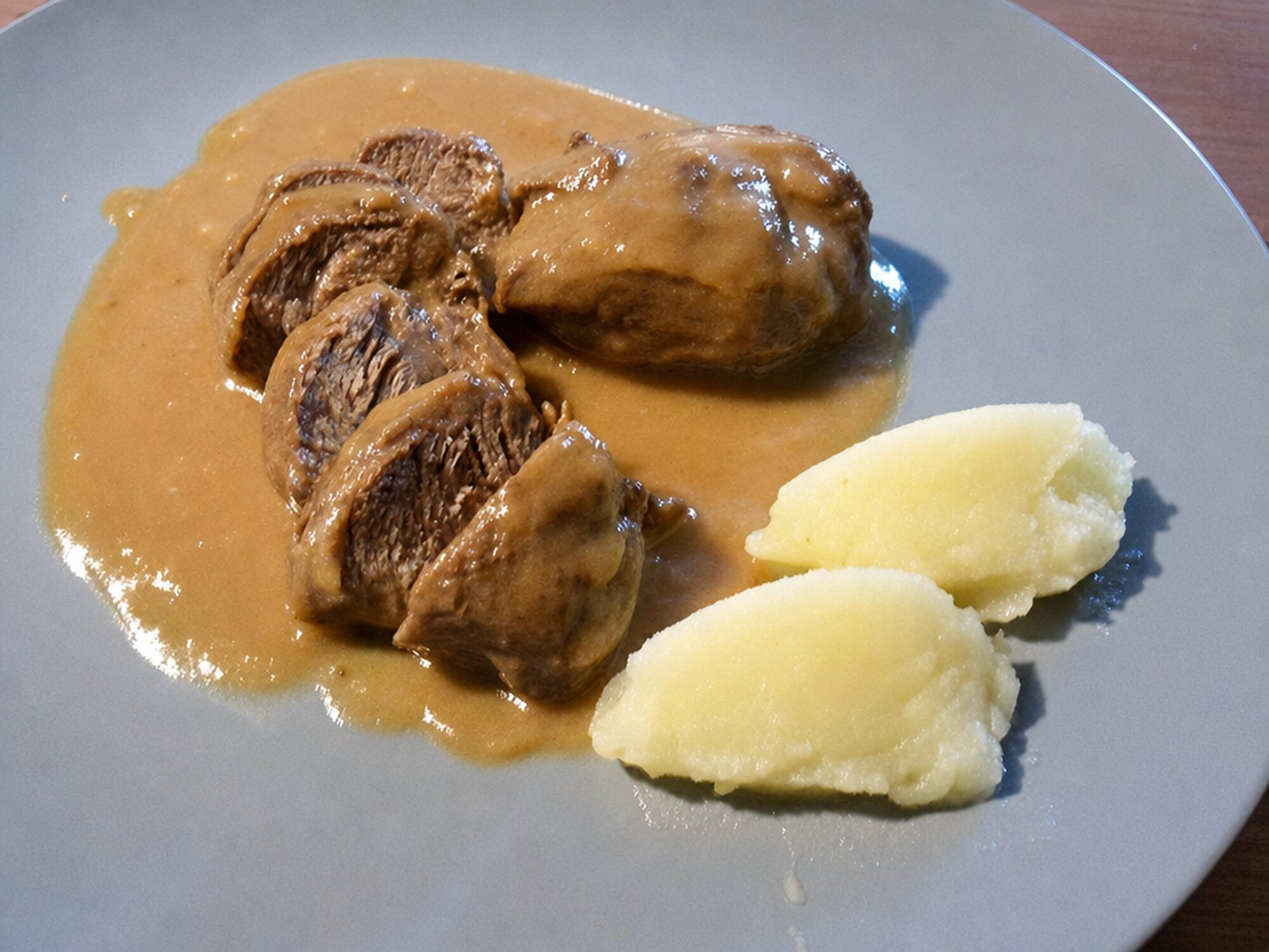 Carrillada de Cerdo con Salsa de Oporto y Pure de Patatas