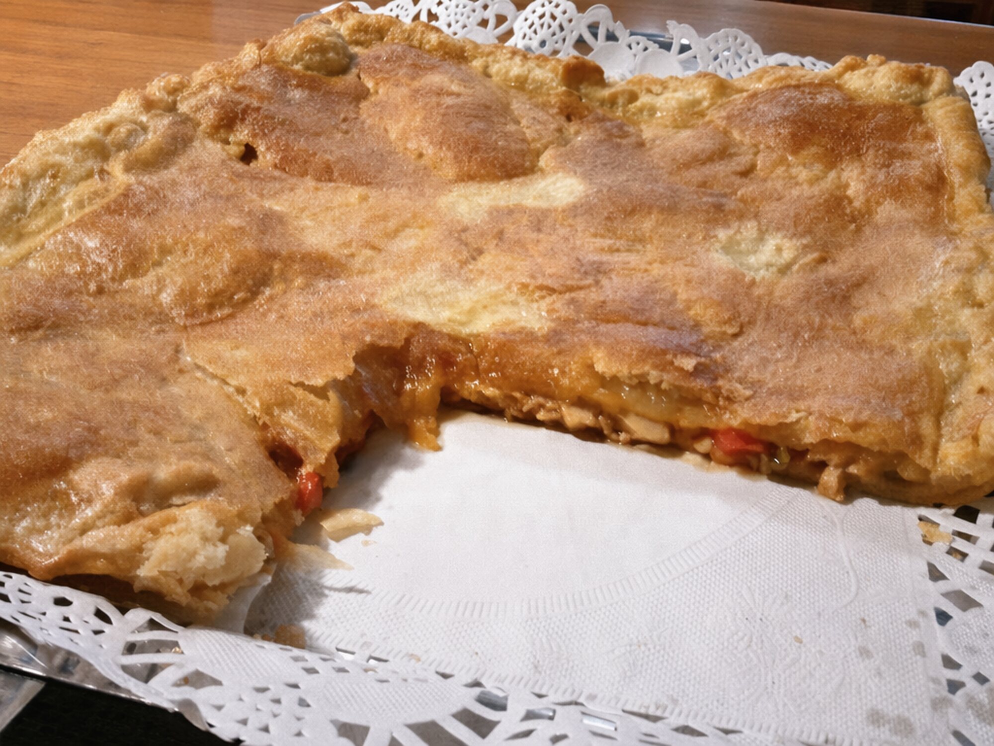 Empanada Rellena de Pisto con Solomillo de  Atún