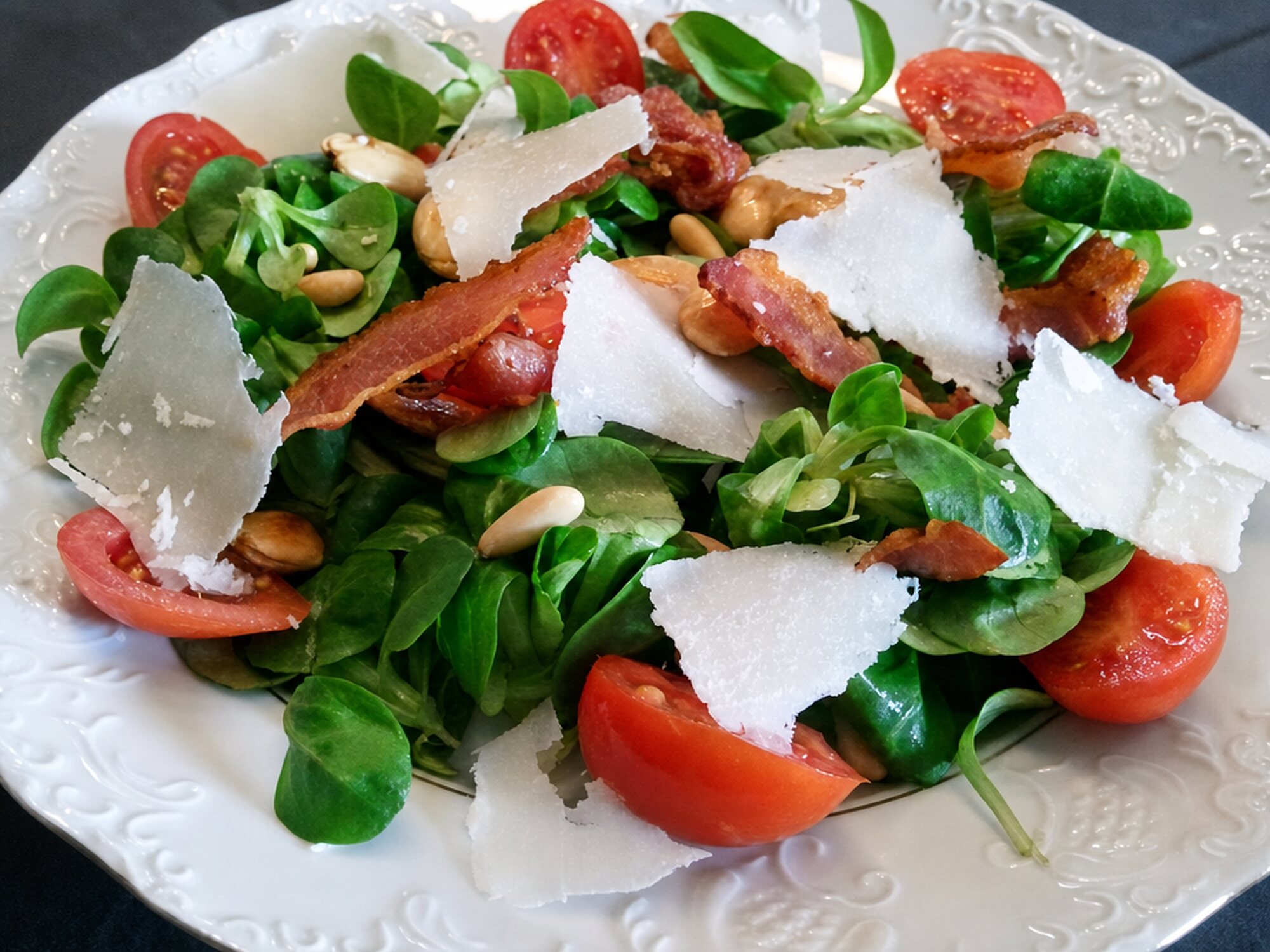 Ensalada de Canónigos, Frutos secos y Parmesano