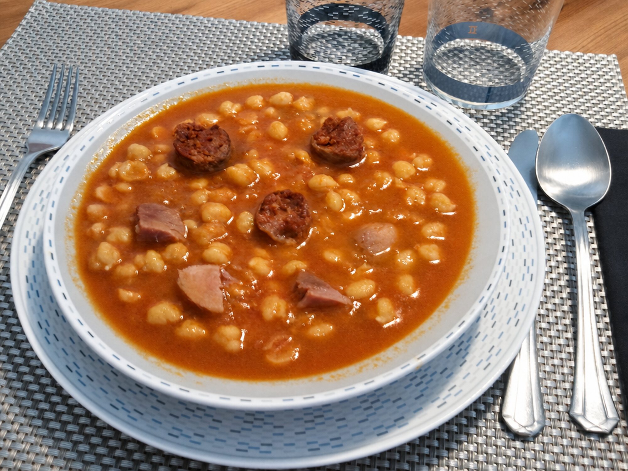 Garbanzos con Jamón y Chorizo