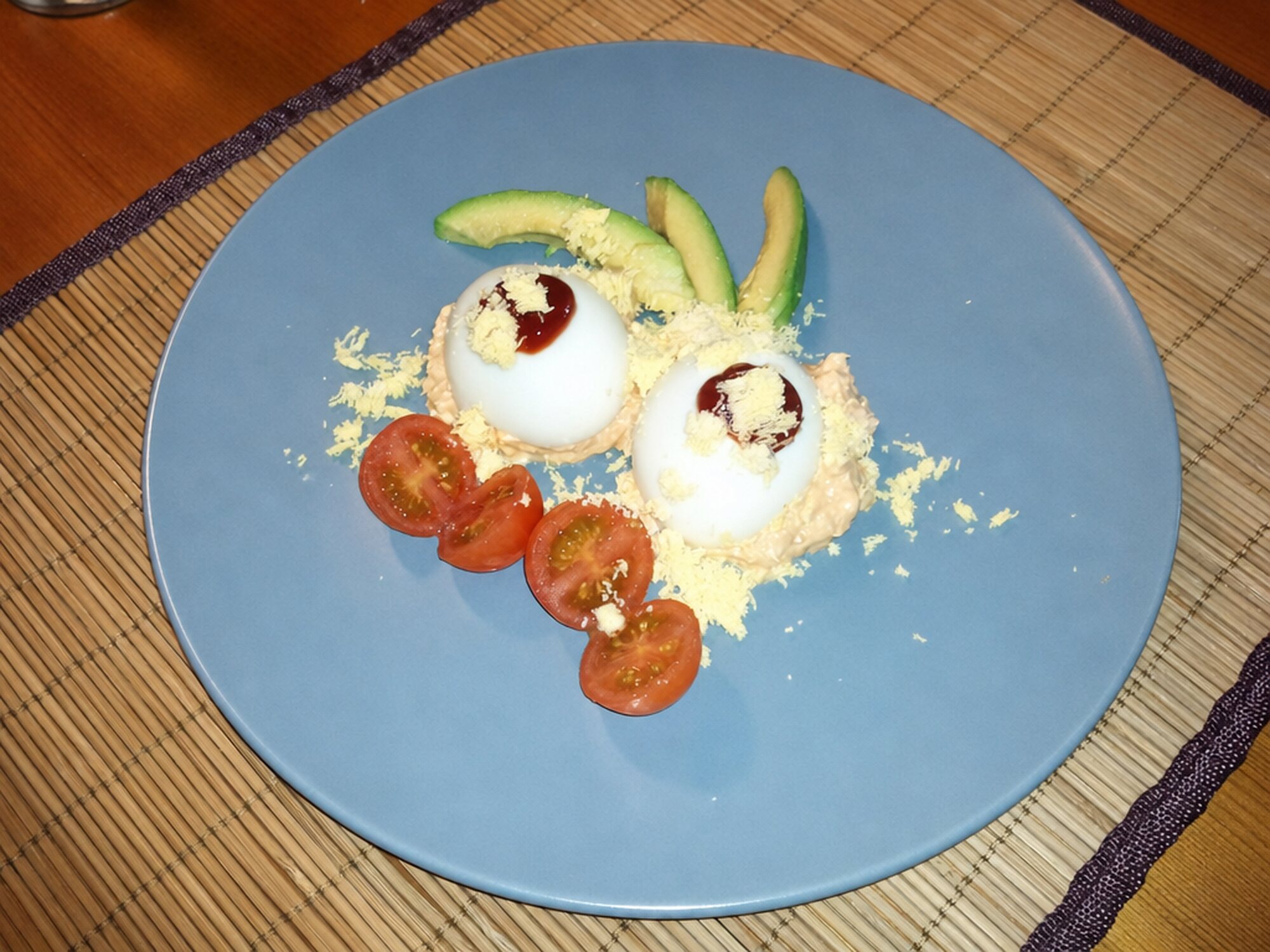 Huevos Rellenos de Atún