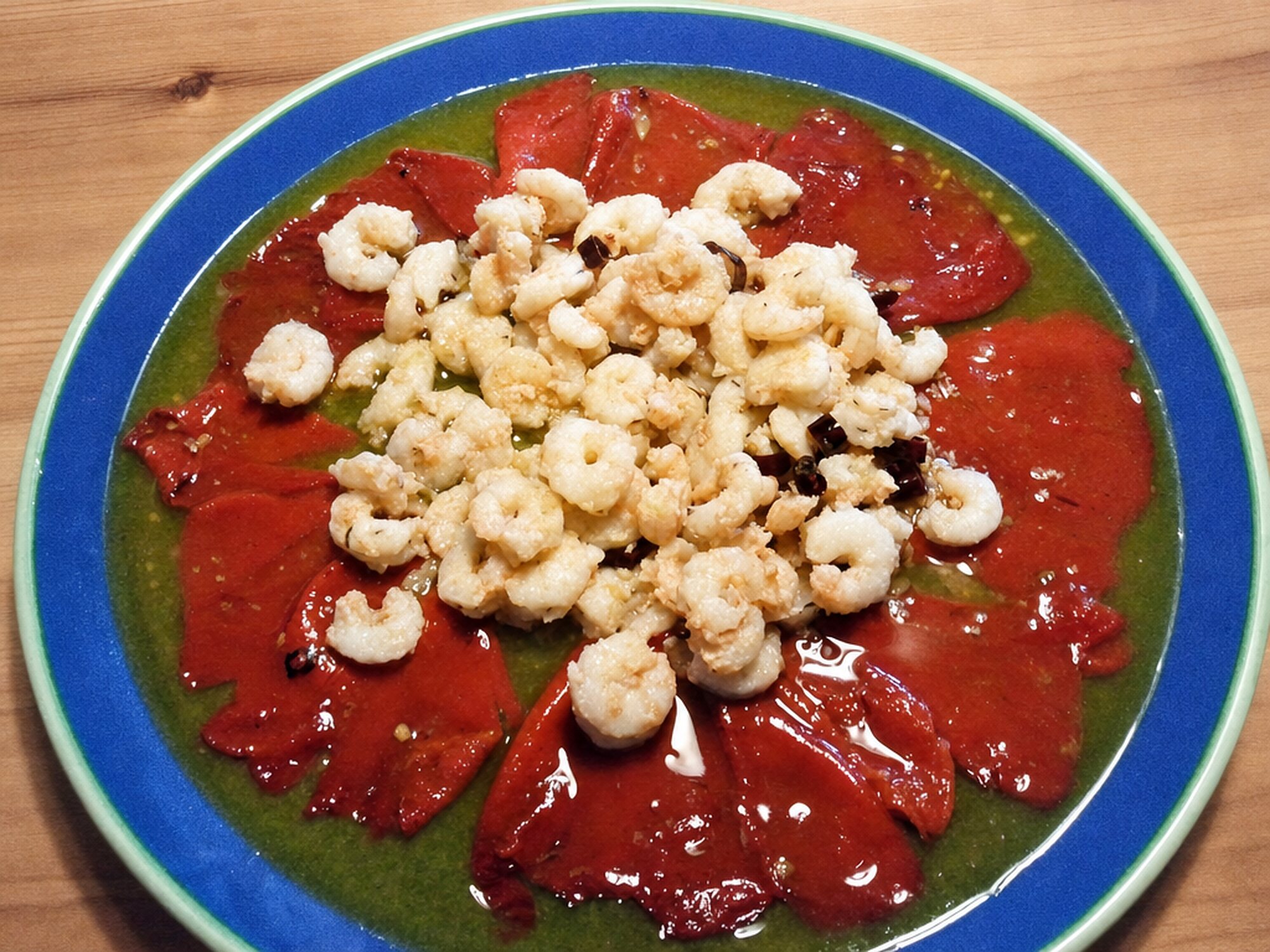 Pimientos del Piquillo con Gambas al Ajillo