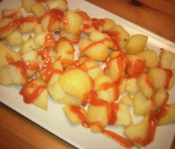 Patatas con Salsa Brava